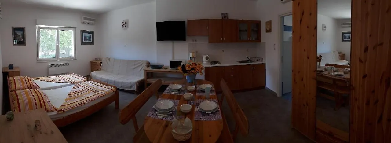 Apartments Ksenija Jadranovo
