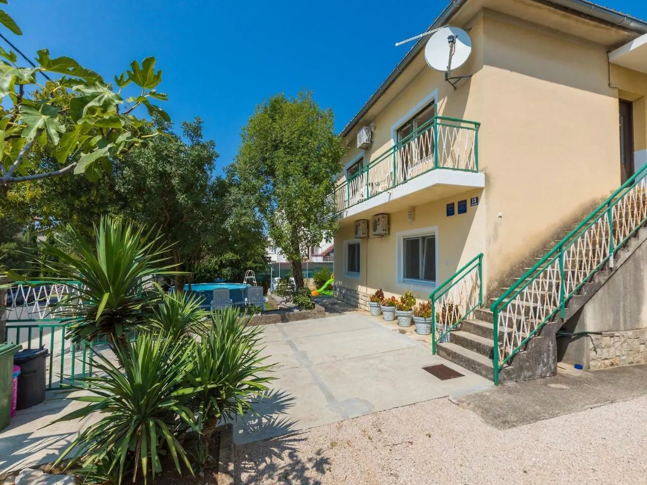 Apartments Ksenija Jadranovo